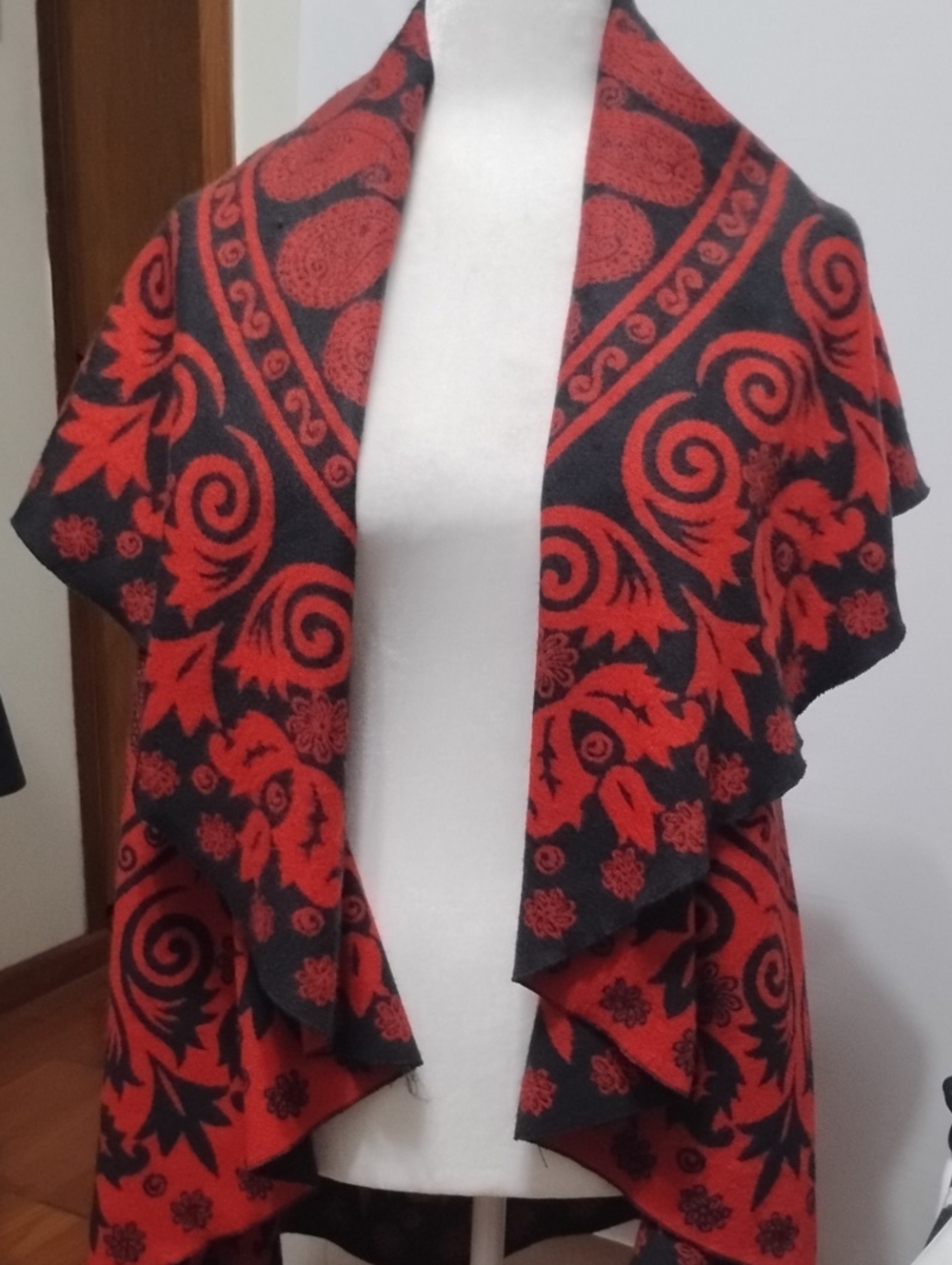The Unbranded Brand Red and Black Reversible Floral Cascade Women’s Sweater/Cape